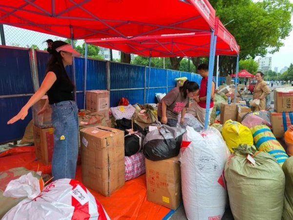 牛牛策略 “人还未至，行李先到”，开学前有高校驿站每日到3万个包裹，以大件行李和日用品为主