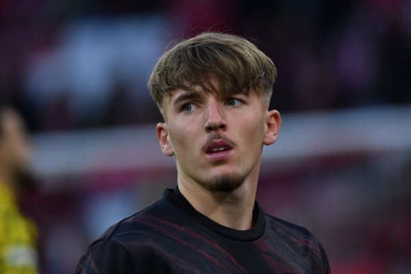 股鑫所 拜仁新太子! 17岁卡尔轰世界波, 本月身价刚从150万暴涨至2000万